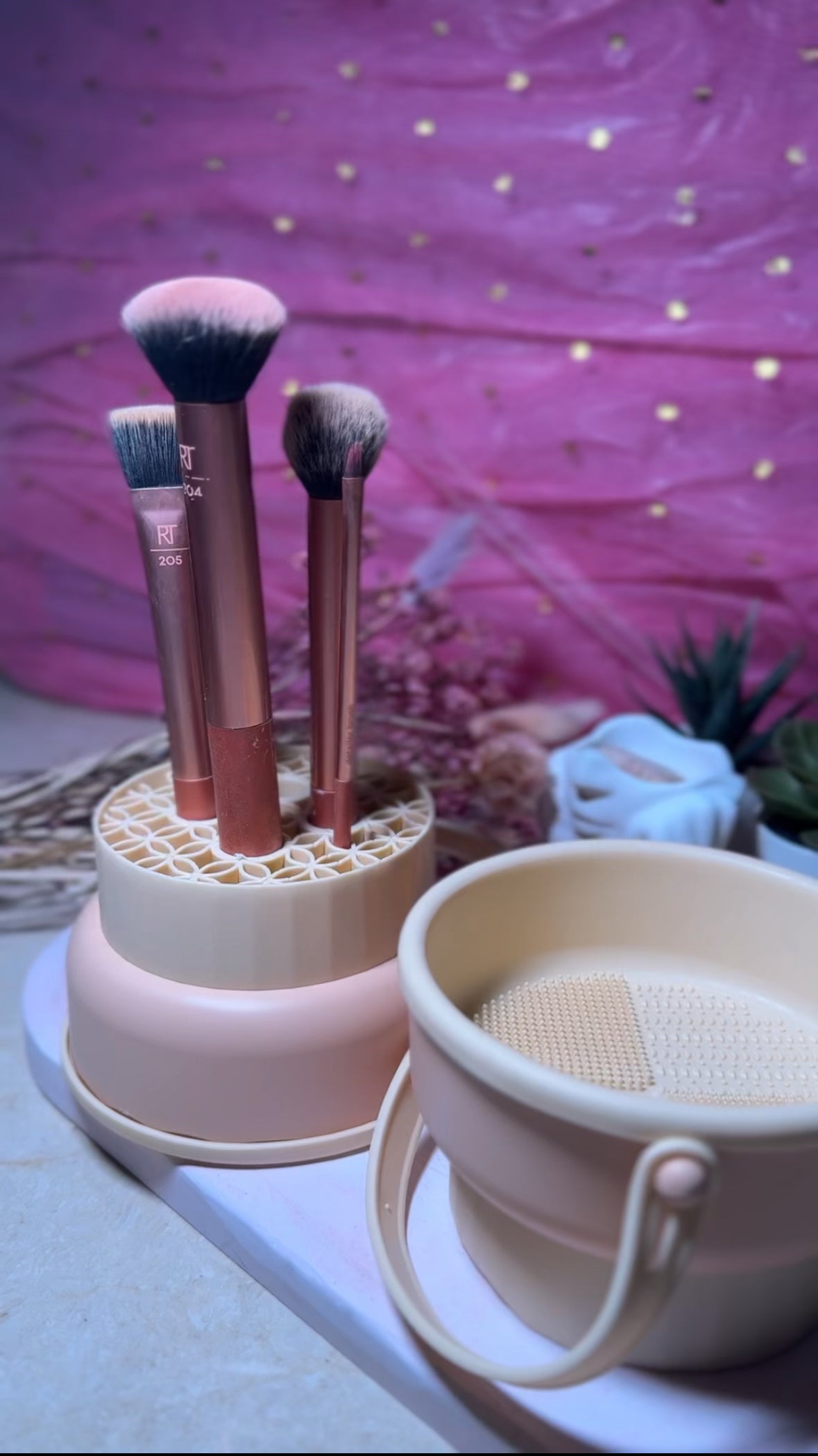 Makeup cleaner bucket