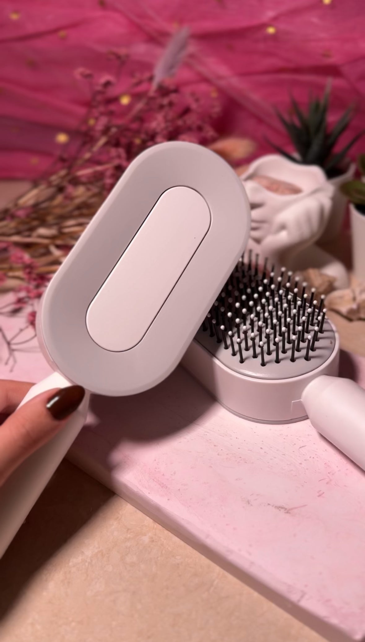 Self cleaning hair brush