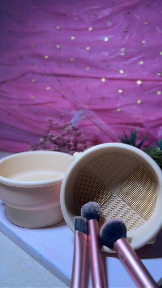 Makeup cleaner bucket